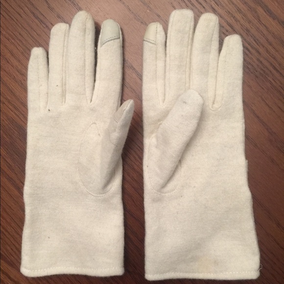 ❄️Tech Ruffle Gloves❄️ - Picture 2 of 7